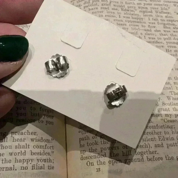 Lia Sophia rectangle clear silvertone earrings new  in box - Picture 4 of 7